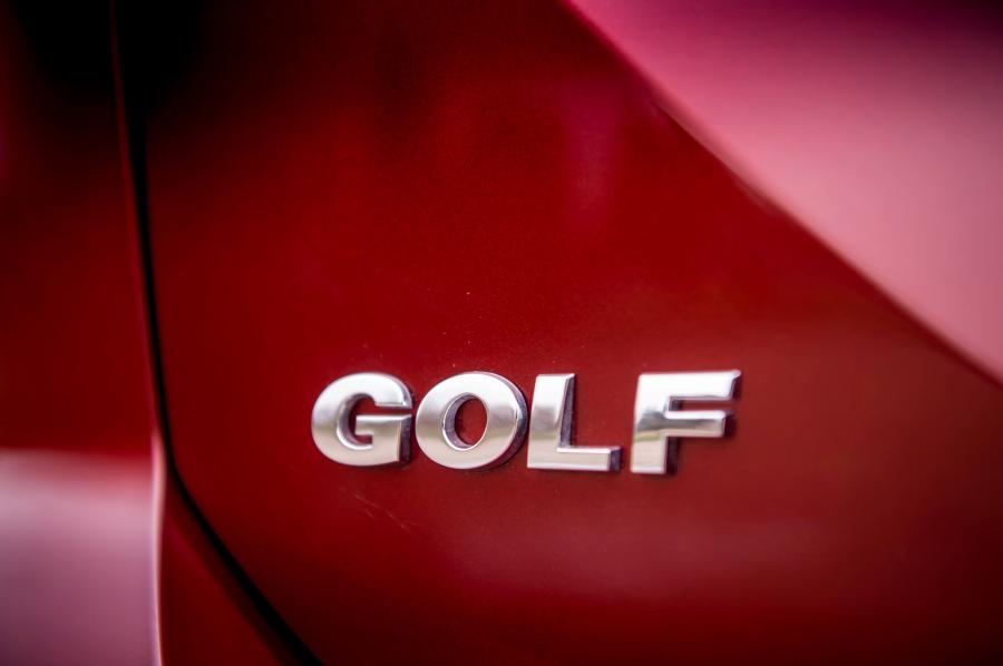 Логотип Volkswagen Golf SV SE 2018 года  (UK) (фото 22 из 28)